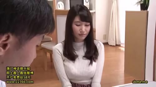 『三原ほのか』それだけではハピネスできなくなるとゆっくりと男子校生に近づき…いきなり押し倒して逆即ハメ！混迷する男子校生に構わず「私とファッ！