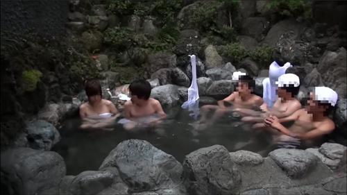 『不倫』温泉宿で声をかけたトラベル中の円満夫婦（妻は巨乳限定）が一緒に男湯に入って賞金付きの寝取られミッションにチャレンジ！男性客と中出し！