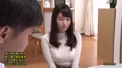 『乳揺れ』自分をオカズにオナニーする隣の男子校生を目撃した人妻！