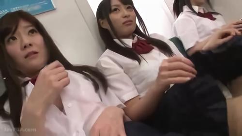 『フェラ』真夏の暑いとある日、急いで乗ってしまった車両は女性専用車両だった！冷房が効いていない車両は女子校生たちの若くて甘い香りで！