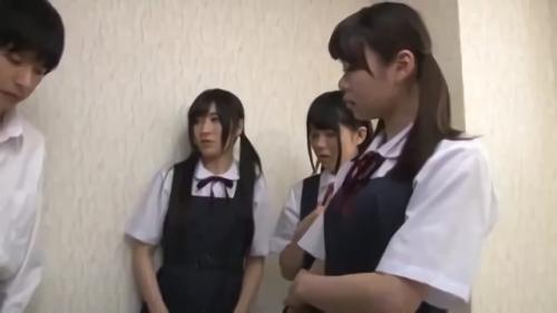 『顔面騎乗』おバカな男子達は何事にも無気力でいい加減、そんな男共を許せない女子の委員達は活動範囲を学園浄化にまで広げ、「顔面騎乗と！