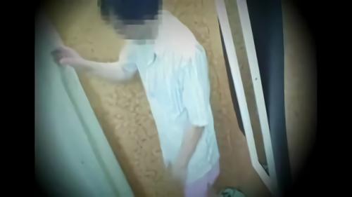 『拘束』女性に下半身をみせても罪にならないシチュエーション、合法露出。カーテンの中は二人っきりの空間で女性店員の顔は股間近くに…間近で見られ！