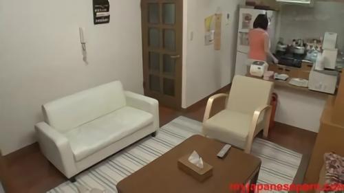 『近親相姦』童貞に悩む甥っ子に筆おろしをお願いされた叔母。拒みながらも必死に頼まれ仕方なく承諾。何もわからない甥っ子に‘ファックのやり方を’優！