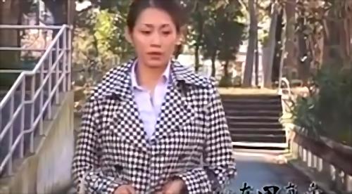 『熟女』火照る身体と疼く秘壷を持て余した団地妻達が繰り広げる、けだるい昼下がりの下半身事情…。人気美熟女総出演の大好評関係のもの、「背徳の！