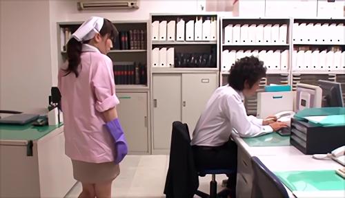 オフィスの掃除婦として働く人妻ゆう。厳しい家計を細腕で支えるゆうは、つい会社の金を盗ってしまう。それに気付いた社員に脅され制限され！