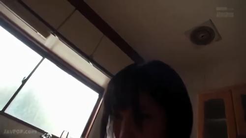 『奴隷』まさに一目惚れだった。突如として僕の目の前に現れた女の子、名前は莉久。花屋でバイトしている女子大生。あの日から僕は彼女のアクション！