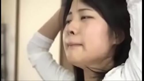 『義妹』寝ている可愛い嫁の妹…男達は長いヒモで手を制限し、手を出していく。最初は反発していた義妹達もオモチャを使われ、次第に感じていき、狂！