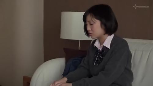 『女子校生』自分の不注意で起こしてしまった自転車事故に反省し落ち込んでいる‘うみ’。しかし、実際はそれは当たり屋によって仕組まれた罠！