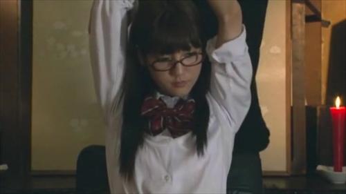 『学生服』心底縛られたくて屋敷にやってきた歪曲女子校生れい。それが100パーセント喜びのはじまりだった…。身動きの取れない制限縛りのまま美顔！