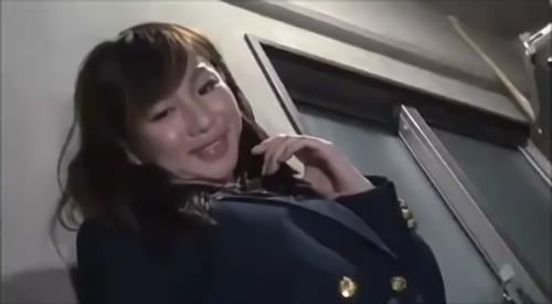 『足コキ』寒くなってくると、黒いタイツを穿いている女子校生の姿をよく見かけるようになる。今まで見えていたはずの生足が、黒タイツに包まれると急！