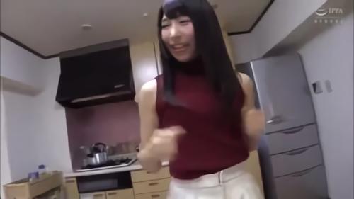 『スレンダー』彼女にどんどん手を出していく。途中で「ダメ」と言いつつも喜び落ちした親友の彼女はカメラ目線でのフェラやハメ撮りまで！そう！