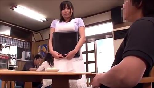ターゲットは自分しか見えないので、センズリを「見せびらかす」など、ちょっと悪いことを密かに企む、人間の妻は気になりつつも、久しぶりのチンコに注目されて仕事に力が入らない！