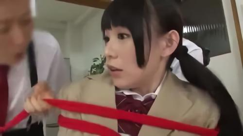 『拘束』見かけだけちびっこで悪魔のような情欲的餓鬼が自宅を占拠！ウィークポイントを握って家族全員を支配し極悪AV録画をスタート！幸せな家庭が一変…！