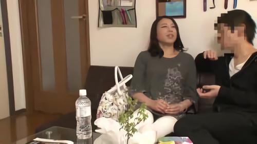 『巨乳』建設業の夫を持つアケミ50才。パチンコ、タバコ、酒しか趣味の無い夫にもうウンザリ…そんなある日若い男が声をかけてきた…。今回で合う！