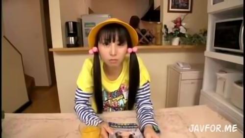 『貧乳』無邪気な妹・有紀。「大きくなったチンポ見せて」と、スマイルで兄のチンポをゴシゴシ。「お兄ちゃんともっと歪曲な事したい！これでもかと！