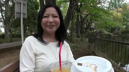 『騎乗位』散歩の途中、冗談めかして「（私のこと）ホテルで確かめますか？」と誘ってきたり、そんな自分を恥じらったり。いざ入室すると極度のドキド！