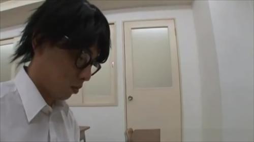 『フェラ』情欲的過ぎる教師が活躍する！裏筋学園に赴任してきた教師あゆむ。癖のある生徒や保護者たちに接吻で、ビンタで、Hで、愛を伝えていく。イ！