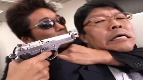 『イラマチオ』昼下がり、緊張の走る銀行内で強盗たち!