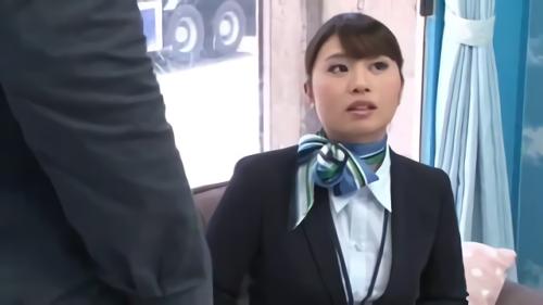 『ナンパ』交渉をご無沙汰中の男子たちのお悩みを聞いて、あまりの優しさのあまり男子たちのSEXな要求についつい応えちゃうCAたち。素股でまたが！