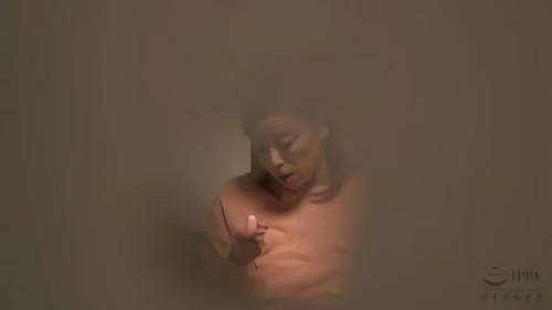 『高齢熟女』その夜、息子は偶然に母のオナニー姿を目撃してしまう！