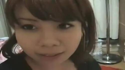 『個人撮影』排泄姿を見せるくらいなら…と煽動を求めてやってきた。クリ、膣、アナルと3点責め＆ウンチ載せ一人Hをする歪曲妻まなみ。アナルに野菜を！