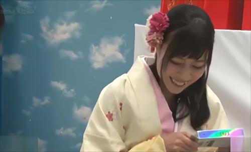 『着衣セックス』おかげ様で年に一度の大好評企画第3弾！卒業式を終えたばかりで名残を惜しんでいるクラスメイト男女をマジックミラー号に連れ込で卒業祝い！