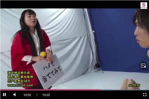 『近親相姦』スカート巾着で顔を隠した母親のオッパイ、マ○コがわかるかな！？見えるエリアを奪われたママさんが息子に身体をまさぐられ悶絶！ママをい！