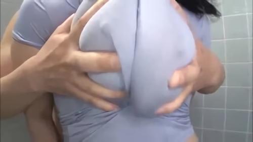 『フェラ』兄が真下の部屋に引っ越して来た…弟の妻は驚異の爆乳！そんな妻とうまなみの兄の物語。キーポイントは上の階から落ちて来た情欲的下着だ！