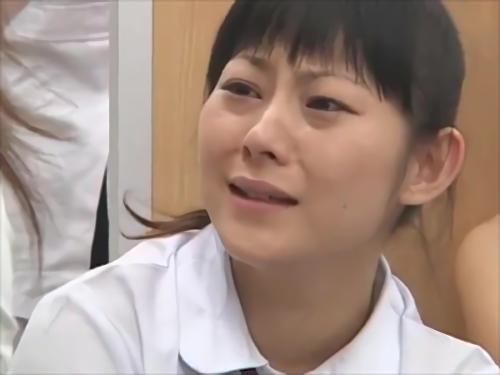 『美乳』ブルマを下ろされ、お尻を露出させ、背骨のズレを調べるモアレ検診。心電図検査では、数本の毛で覆われた女性器を露出させ、全裸で検査台に！