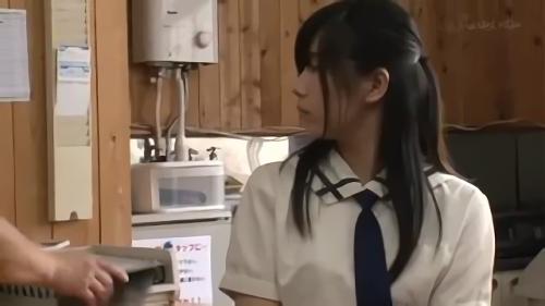 『美尻』ここにも何か隠してないか？」。膣内に指を入れて検査と言う名の連続手マン！何度も潮を吹かせ腰が抜けるほどイキまくった少女にチ○ポを挿！