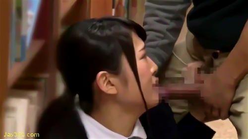 『顔射』静かな図書館で制服姿の大人しそうな女子校生に突然襲い掛かりデカチン即ハメ！恥ずかしくて声の出せないJKにチ○コ挿れっぱなしのまま館！