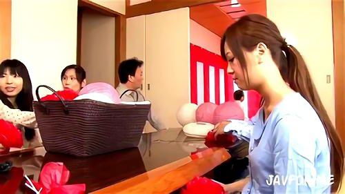 『河愛雪乃』男だと参加する機会が少ない町内会行事。引っ越しをキッカケに…、妻に無理やり連れられて…、町内会の集会が俺の家で行われて…。通常は参！