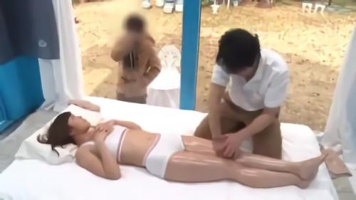 『中出し』関係のもの2度目の温泉トラベルに来ていた夫婦を狙い撃ち！旦那がミラー越しに居る中オイルマッサージ！！段々とイヤらしくなる！