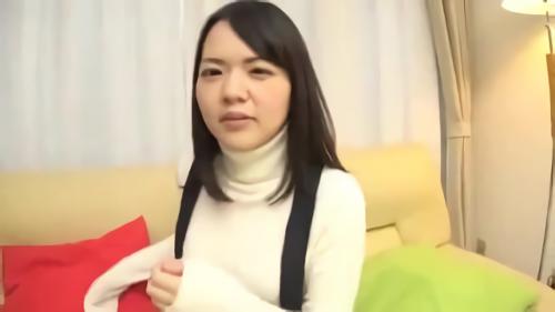『手コキ』●校卒業したてのとびきりかわいい18才大学生のみスクリーニング収録！着衣でエアHをして彼だけに見せるHな赤面顔を撮らせて！