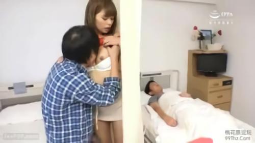 『露出』僕が入院してる病室の隣のベッドにお見舞いに来た女！