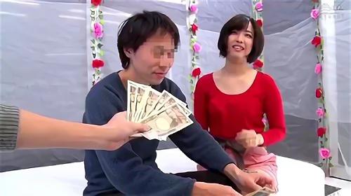 『素人』池袋で見つけた実際フレンド関係の大人の男女に突撃交渉！マジックミラーに囲まれた密室でずぅーっとベロチューにチャレンジしてもらいまし！