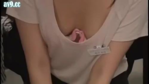 『企画』若くてエレガントなマッサージ師！それだけでもエキサイトするのに胸チラして乳首まで見えて…、二人だけの密室…、丸見えの乳首…。仕事！