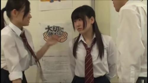 『学園もの』去年まで女子校だった女子まみれの学校に編入した俺は女子と楽しく話すどころかイジメられていたけど、地味め女子に告白されて人生初の彼女！