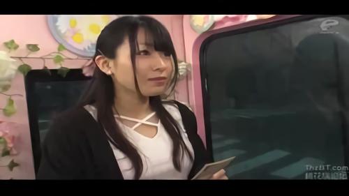 『ニーハイ』付近で声をかけた高学歴の女子大生に人生初の素股にチャレンジしてもらいました！今作からはクリトリスが生チ○ポで擦られて気持ちよくなっちゃう女子大生のイキ顔を顔！