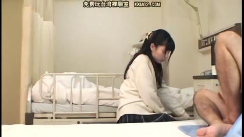 『制服』同室なのが良い人なのだがなんと極道の親分！なんでも抗争でケガをして入院らしい。ある日の事、検査で先に病室に来ている彼女を驚かせよ！