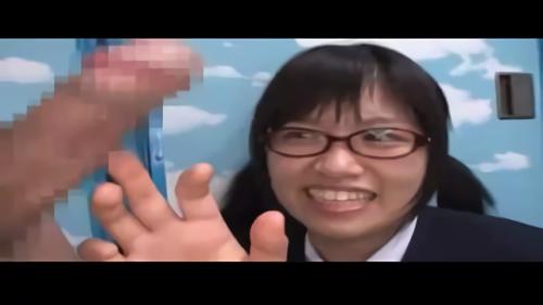 『メガネ』引換えに生まれて初めて知らない男に裸体を晒し汚れの無い10代生娘の桃色の‘乳首とま○こ’に触れられる！北の大地で育った素朴でピ！
