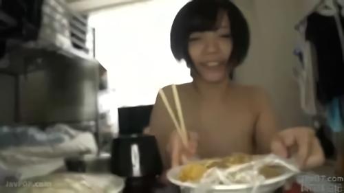 『稲村ひかり』家出少女との奇妙なルームシェア。SNSの呟きはまるで助けを呼ぶようだった。お腹を空かした様子で新宿の空を見つめる美少女「ひかり」真！