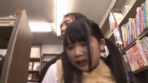 『潮吹き』本屋にいるウブ娘（女子○生、女子大生、オフィスレディなど）が痴〇に襲われ身体を弄ばれる！力づくで押さえつけられ反発も出来ないウブな！