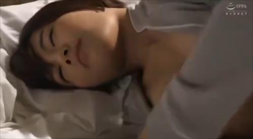 『女子社員』部下の女子社員との出張中に起こったアクシデントが男の本能に火をつける！まさかの相部屋宿泊というだけでもドキドキなのに偶然に偶然が重！