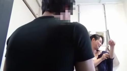 『主婦』大好評盗撮記録。ターゲットは今、巷で噂の「ご婦人レンタル」から派遣されれきた奥様。盗撮カメラを仕掛けた部屋に呼んで本気で口説い！