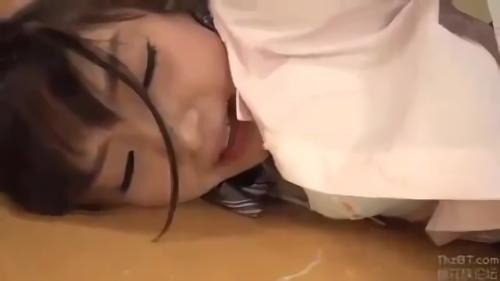 『調教』母と娘の仲良し親子は父を亡くしてから、二人で暮らしていた。ある日、娘は同級生から告白を受ける。気持ちは嬉しかったが断ってしまう。こ！