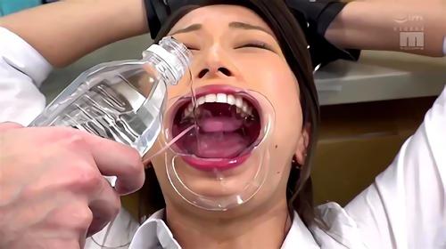 『調教』極上ノド便器、誕生。アナコンダ舌・佐伯由美香の超ハードイラマチオ！舌が凄い女はイラマで責めても凄かった！貞淑な女上司が社長命令によ！