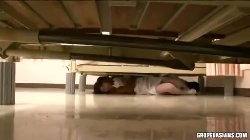 『痴漢』狭い空間へ女を連れ込み襲う人気の関係のもの。今回のターゲットは看護師。病院内で通常見かける電話BOXやベッドの下といった、イマジネ！