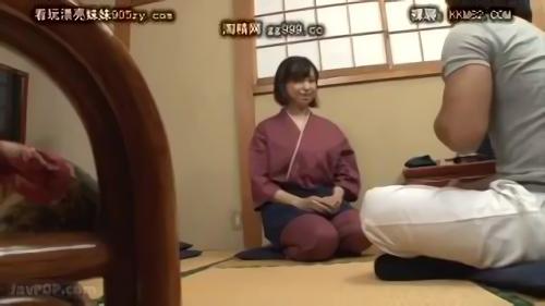 『不倫』バイトくん。初めは拒みつつも身体を触られていくうちに、まだまだ女盛りの身体が疼いて自分もエキサイトしてしまう。そしてファッ！
