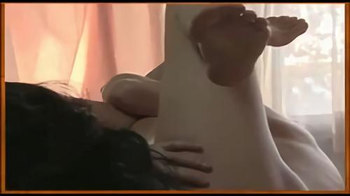 『巨乳』夫の目を盗み隣りの女と自宅でレズ情事！